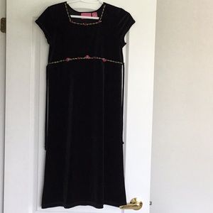 Girl’s Black velvet dress with small flowers - size US 14 (Girl) 🌺